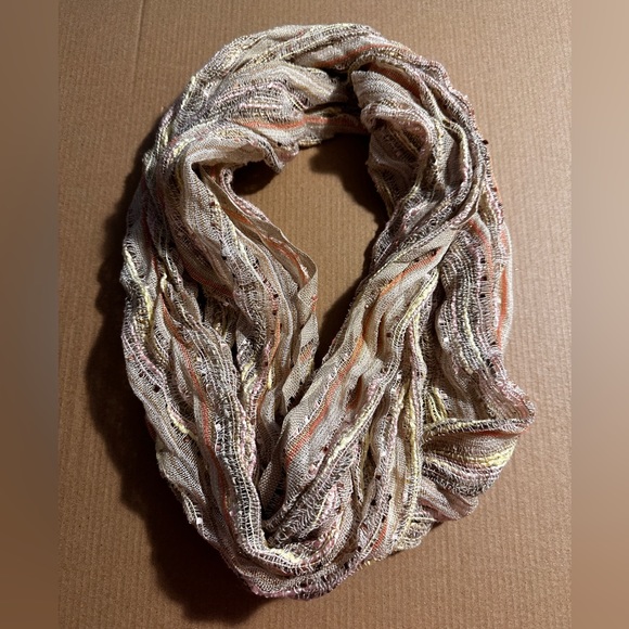 Scarf Lot. - Picture 5 of 7